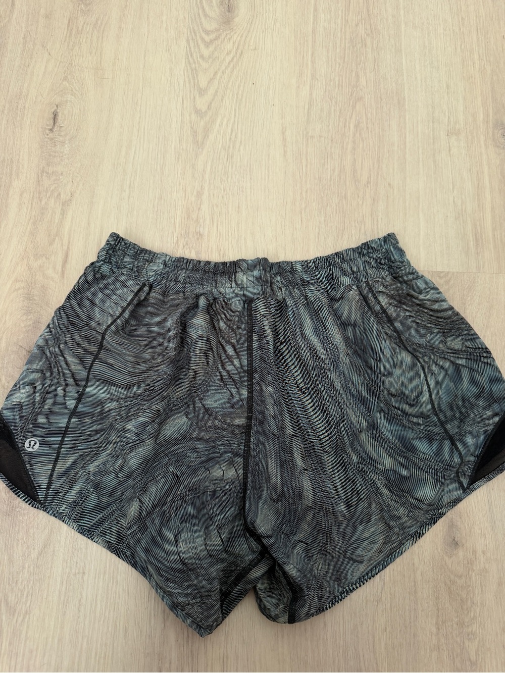 Lululemon hotty hot shorts - Picture 5 of 6